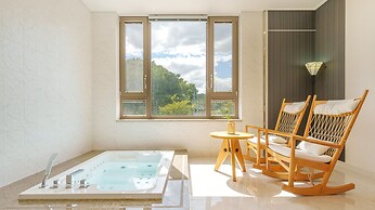 Gangneung Cresostay Pension