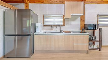 Gyeongju Adamwon Hanok Dokchae Pension