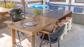 Gyeongju Adamwon Hanok Dokchae Pension