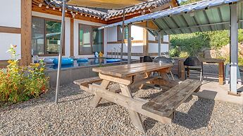 Gyeongju Adamwon Hanok Dokchae Pension