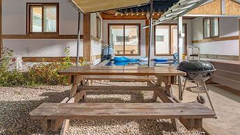 Gyeongju Adamwon Hanok Dokchae Pension