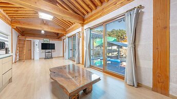 Gyeongju Adamwon Hanok Dokchae Pension