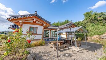 Gyeongju Adamwon Hanok Dokchae Pension