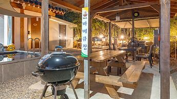 Gyeongju Adamwon Hanok Dokchae Pension