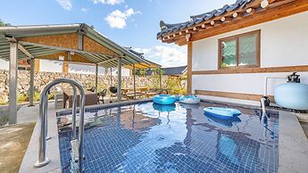 Gyeongju Adamwon Hanok Dokchae Pension
