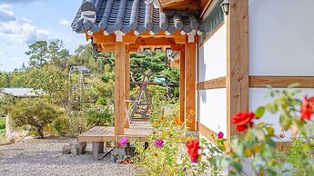 Gyeongju Adamwon Hanok Dokchae Pension