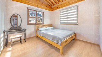 Gyeongju Adamwon Hanok Dokchae Pension