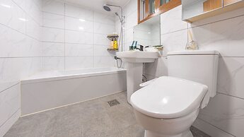 Gyeongju Adamwon Hanok Dokchae Pension