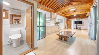 Gyeongju Adamwon Hanok Dokchae Pension