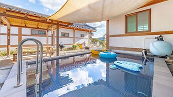 Gyeongju Adamwon Hanok Dokchae Pension