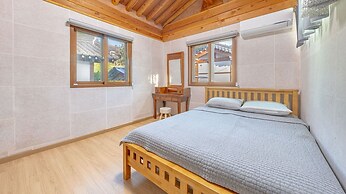 Gyeongju Adamwon Hanok Dokchae Pension