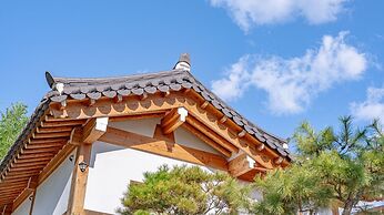 Gyeongju Adamwon Hanok Dokchae Pension