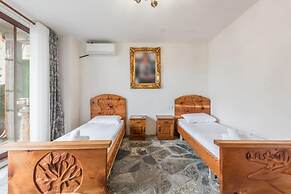 Kanuni - Authentic Albanian House