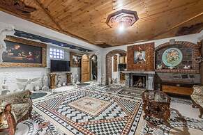 Kanuni - Authentic Albanian House