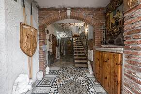 Kanuni - Authentic Albanian House