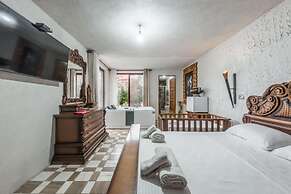 Kanuni - Authentic Albanian House