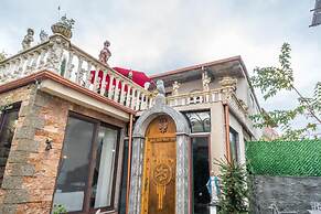 Kanuni - Authentic Albanian House