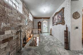 Kanuni - Authentic Albanian House