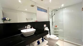 B12a Pool Access Partial Seaview 2brs 1bath Karon