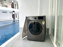 B12a Pool Access Partial Seaview 2brs 1bath Karon