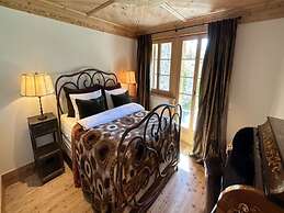 Cosy Chalet With Balcony/terrace
