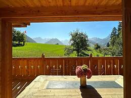 Cosy Chalet With Balcony/terrace