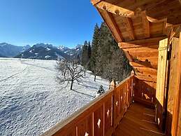 Cosy Chalet With Balcony/terrace