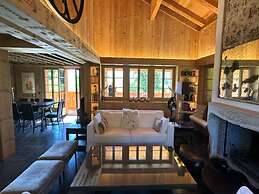 Cosy Chalet With Balcony/terrace