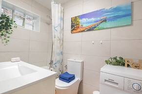 Viola Calypso in Calahonda