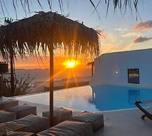Elli Tropical Suites