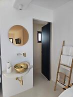 Elli Tropical Suites