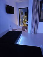 Elli Tropical Suites