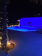 Elli Tropical Suites
