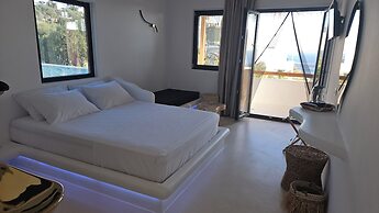 Elli Tropical Suites