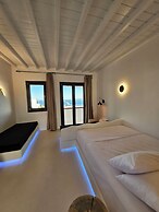 Elli Tropical Suites