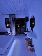 Elli Tropical Suites