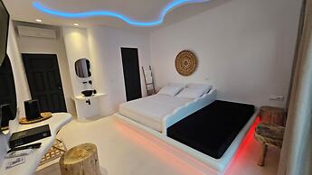Elli Tropical Suites