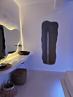 Elli Tropical Suites