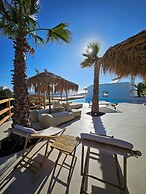 Elli Tropical Suites