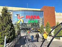 Center Capsule Hotel