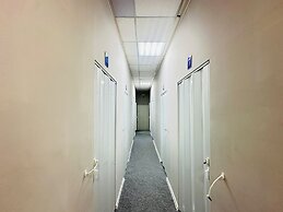 Center Capsule Hotel