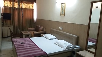 Goroomgo Hilroz Amritsar