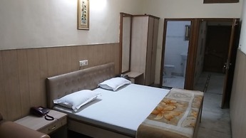 Goroomgo Hilroz Amritsar