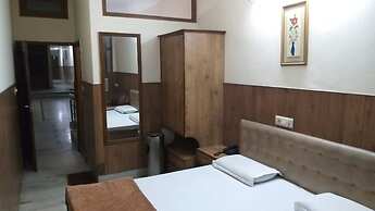 Goroomgo Hilroz Amritsar