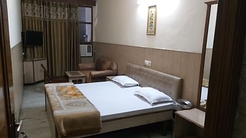 Goroomgo Hilroz Amritsar