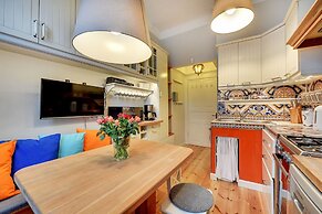 Monte Cassino Blanco by Grand Apartments