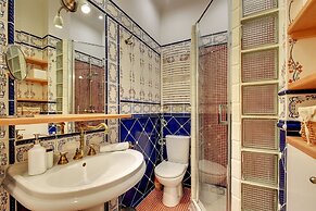 Monte Cassino Blanco by Grand Apartments