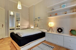 Monte Cassino Blanco by Grand Apartments