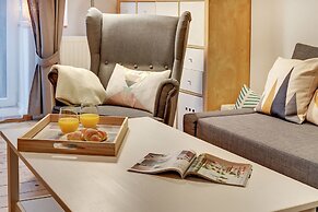 Monte Cassino Blanco by Grand Apartments