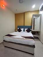 Goroomgo Medhya Grand Varanasi